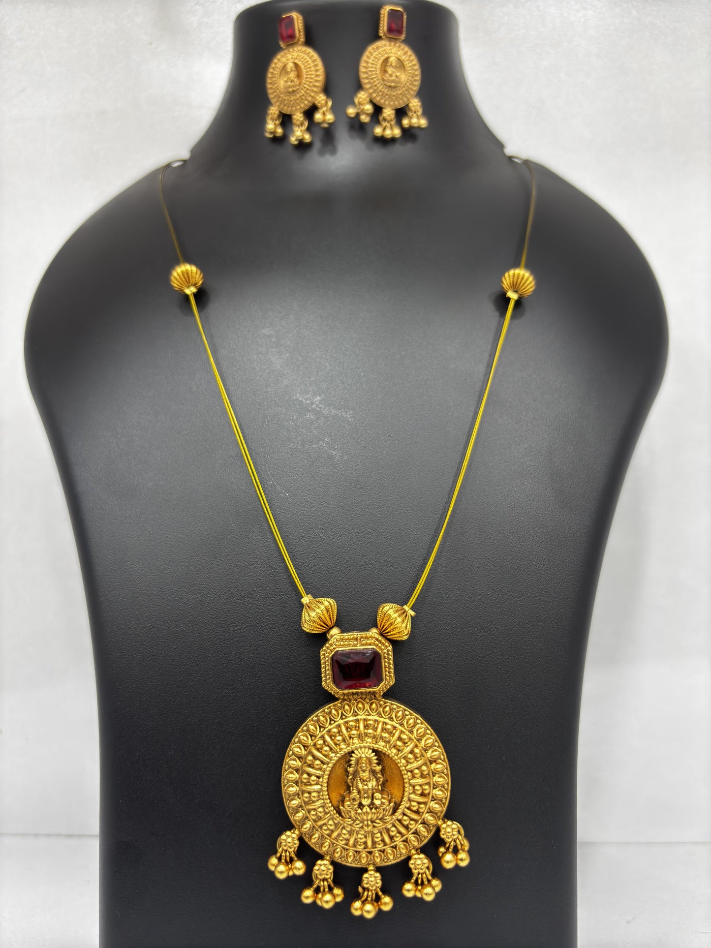 Invisible Matte Chain With Pendant MGF_ 0519