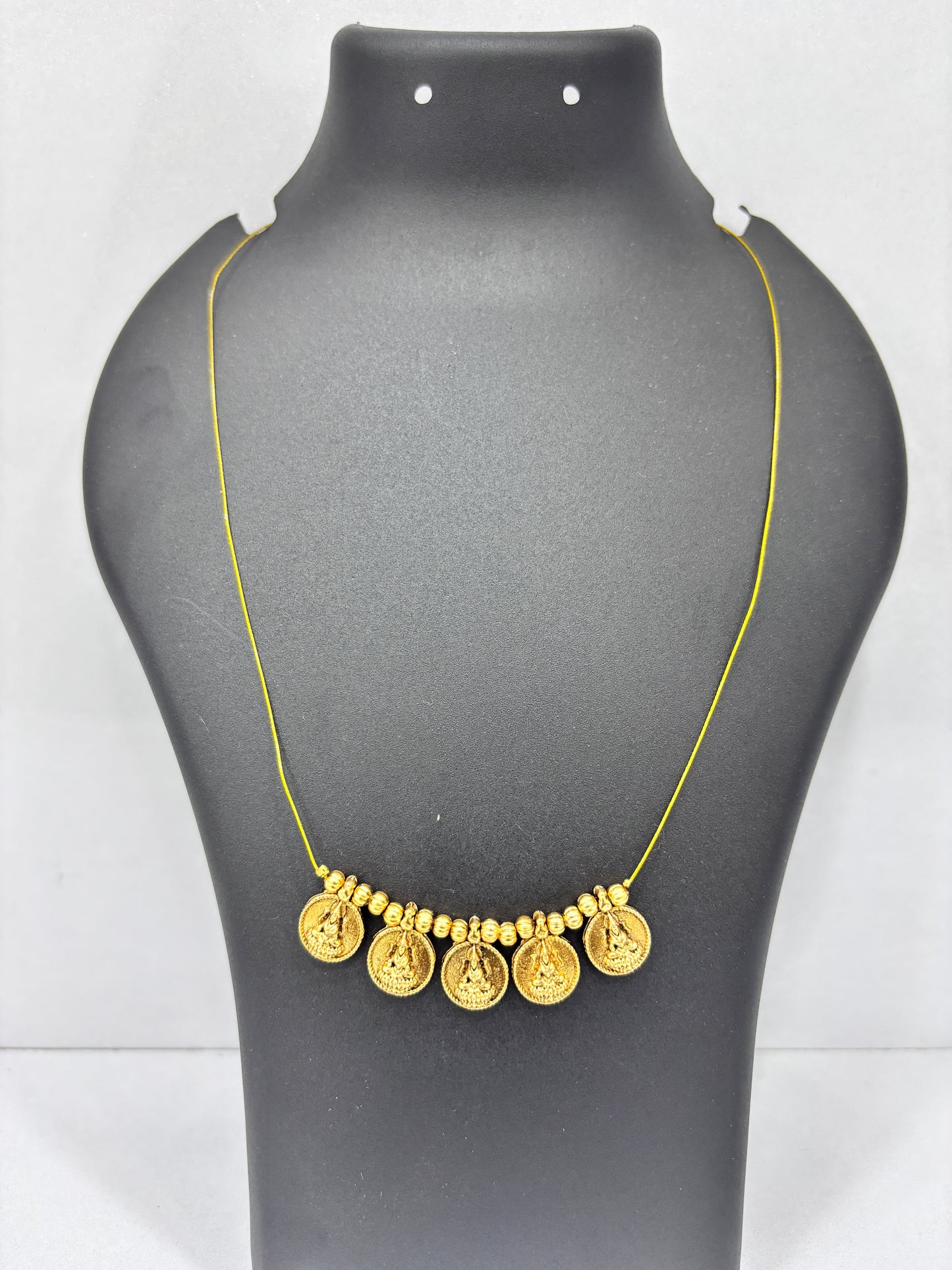 Invisible Matte Chain With Pendant MGF_ 0982
